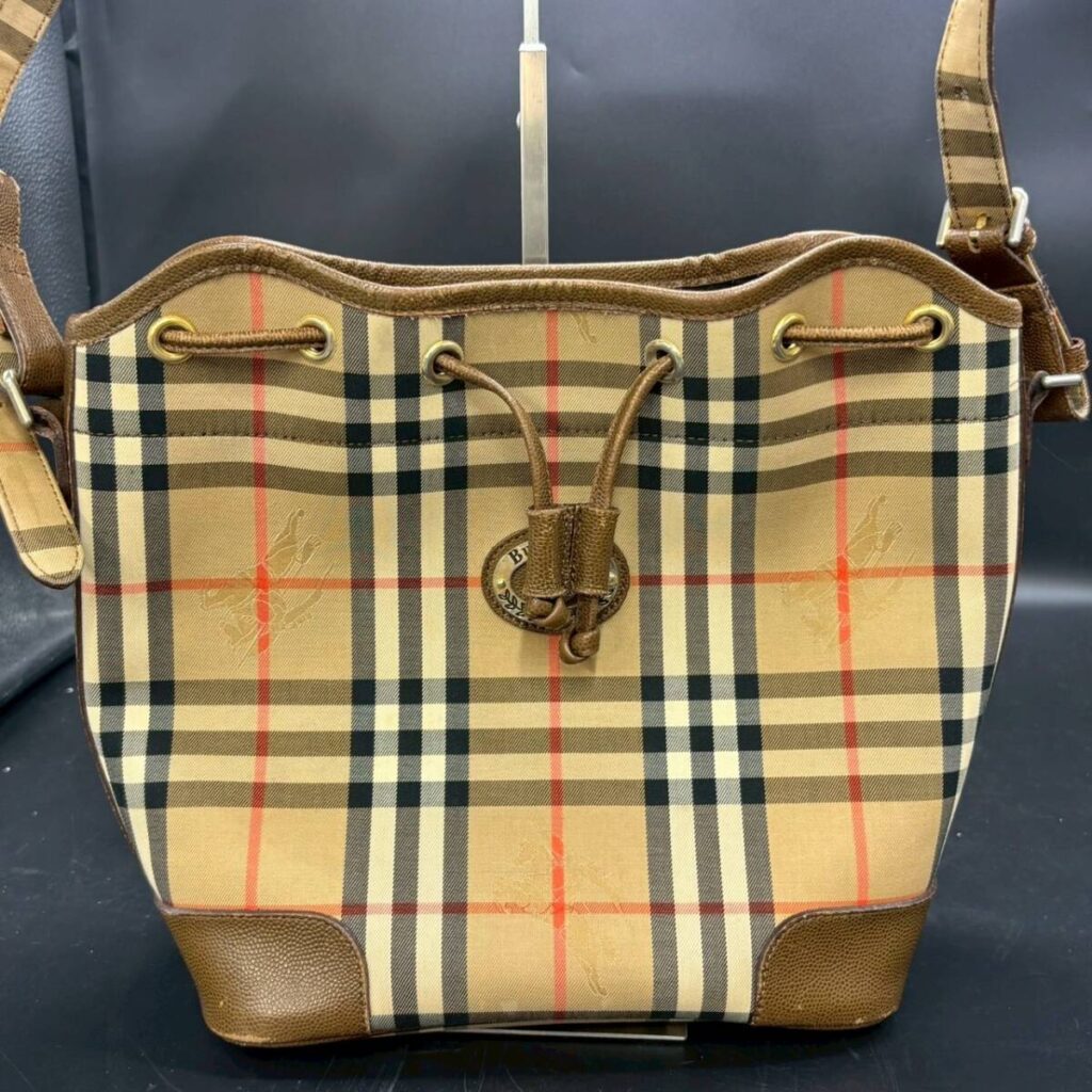 兵庫県西宮市で出張買取したBurberrys(バーバリーズ)ノバチェック シャドーホース巾着ショルダーバッグ
